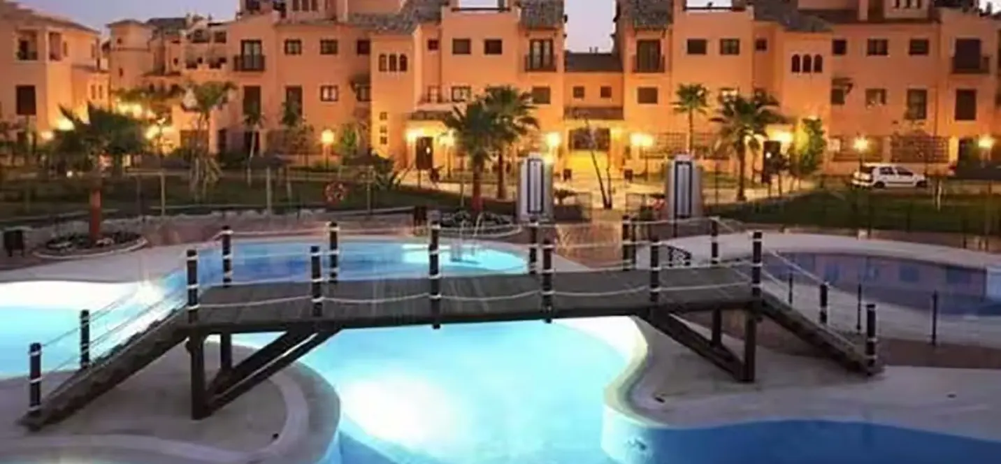 Продажа апартаментов на первом этаже в Hacienda del Sol 0