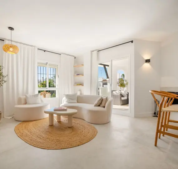 Sale of middle floor apartment in Nueva Andalucía