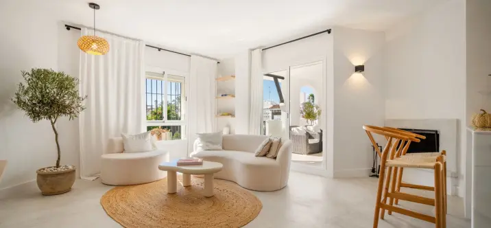 Sale of middle floor apartment in Nueva Andalucía 2