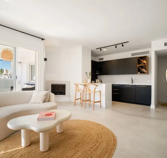 Sale of middle floor apartment in Nueva Andalucía