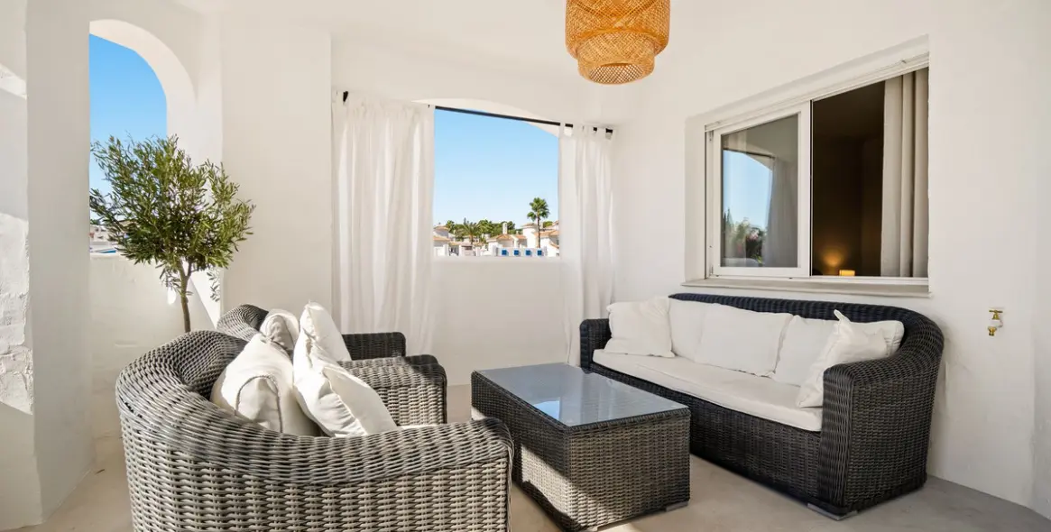 Sale of middle floor apartment in Nueva Andalucía 6