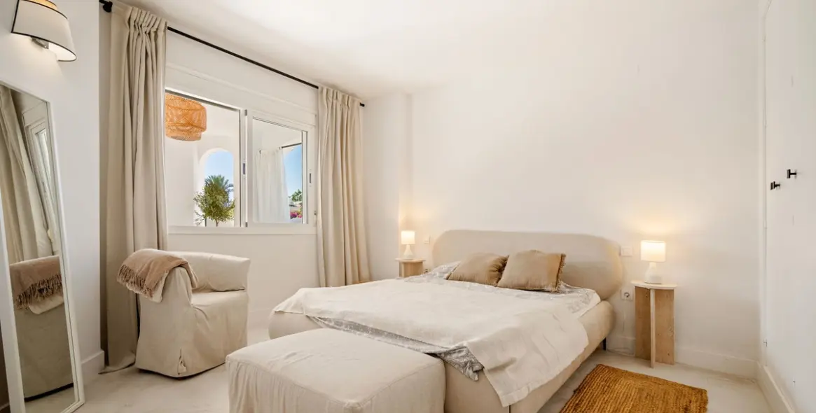 Sale of middle floor apartment in Nueva Andalucía 12