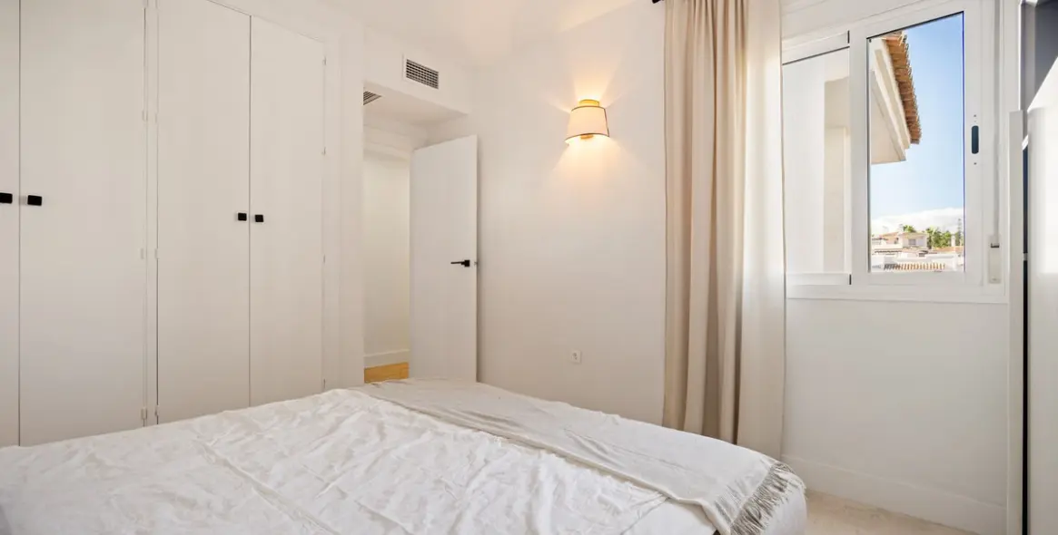 Sale of middle floor apartment in Nueva Andalucía 17