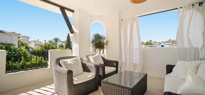 Sale of middle floor apartment in Nueva Andalucía 0