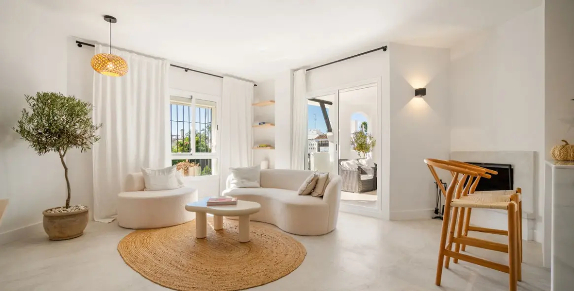 Sale of middle floor apartment in Nueva Andalucía 3