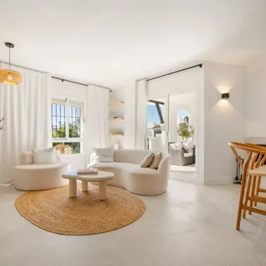 Sale of middle floor apartment in Nueva Andalucía