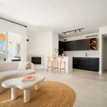 Sale of middle floor apartment in Nueva Andalucía