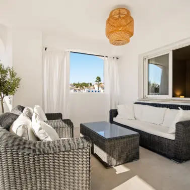 Sale of middle floor apartment in Nueva Andalucía