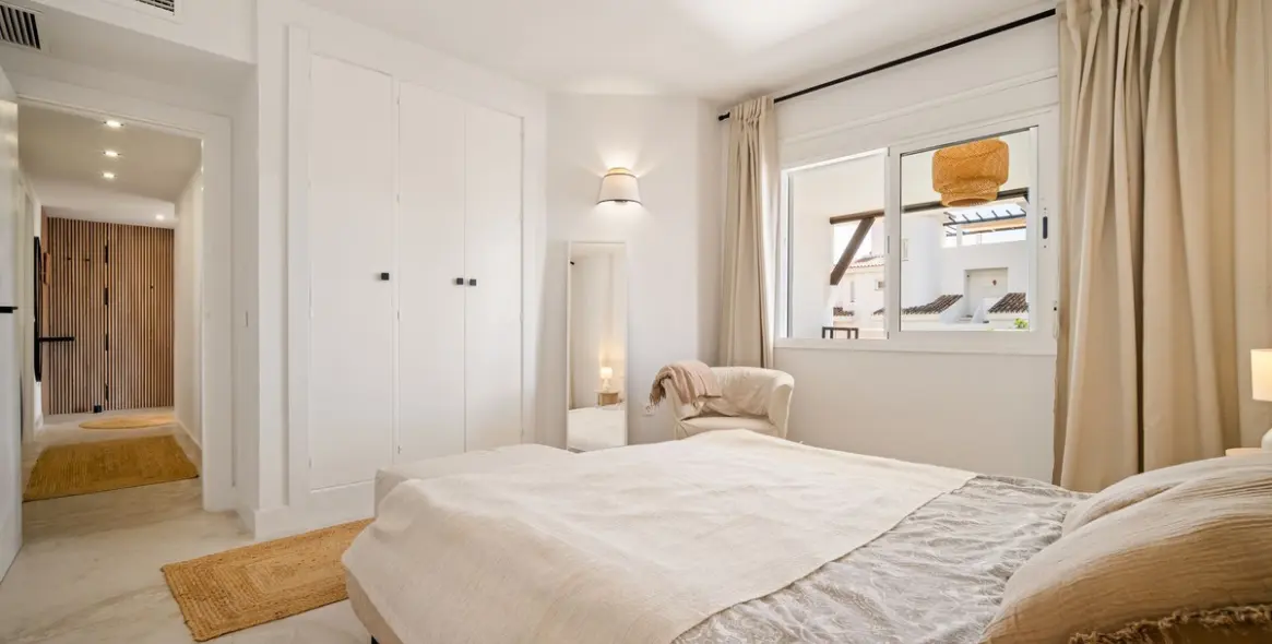 Sale of middle floor apartment in Nueva Andalucía 13