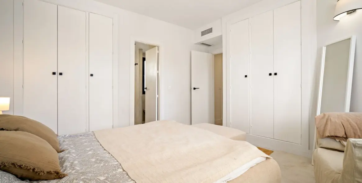 Sale of middle floor apartment in Nueva Andalucía 14