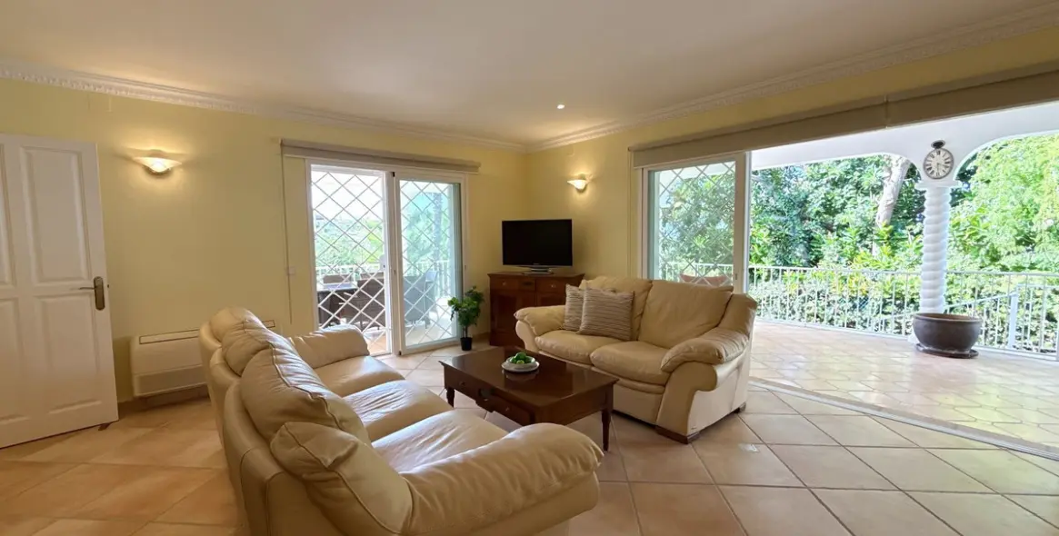 Sale of semi-detached house in San Pedro de Alcántara 17