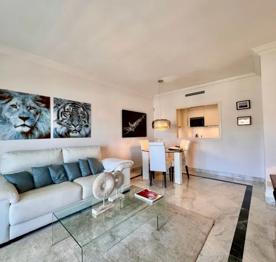 Sale of middle floor apartment in Puerto Banús