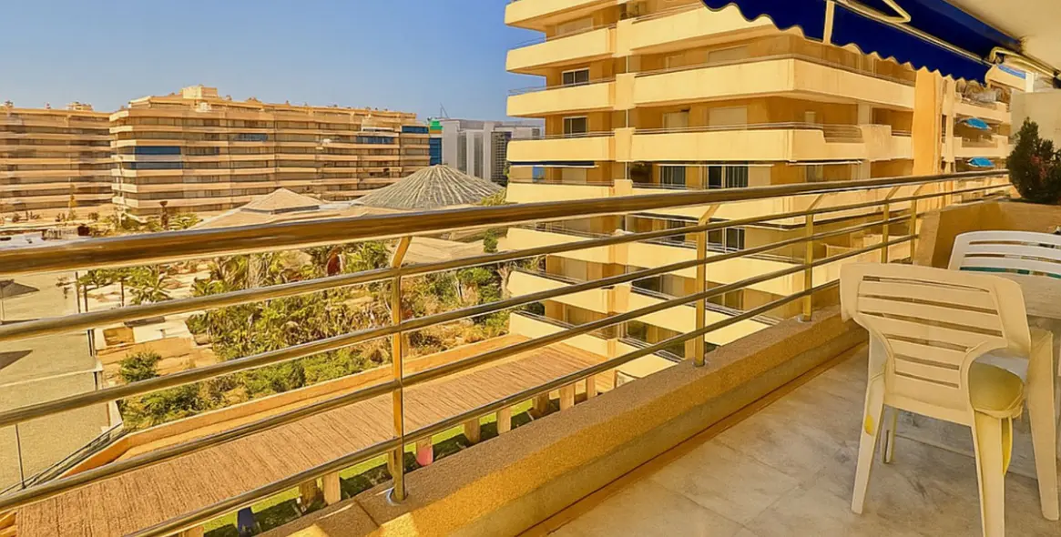 Sale of middle floor apartment in Puerto Banús 16