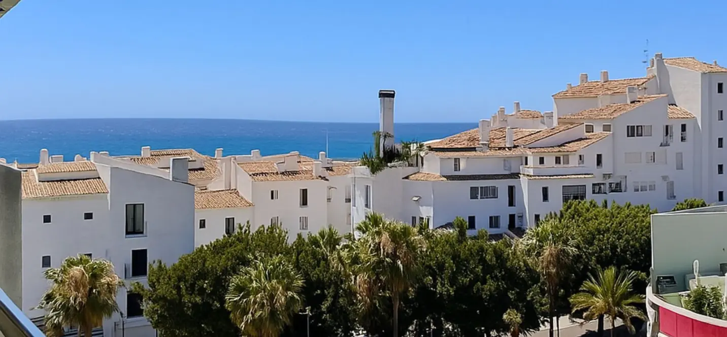 Sale of middle floor apartment in Puerto Banús 0