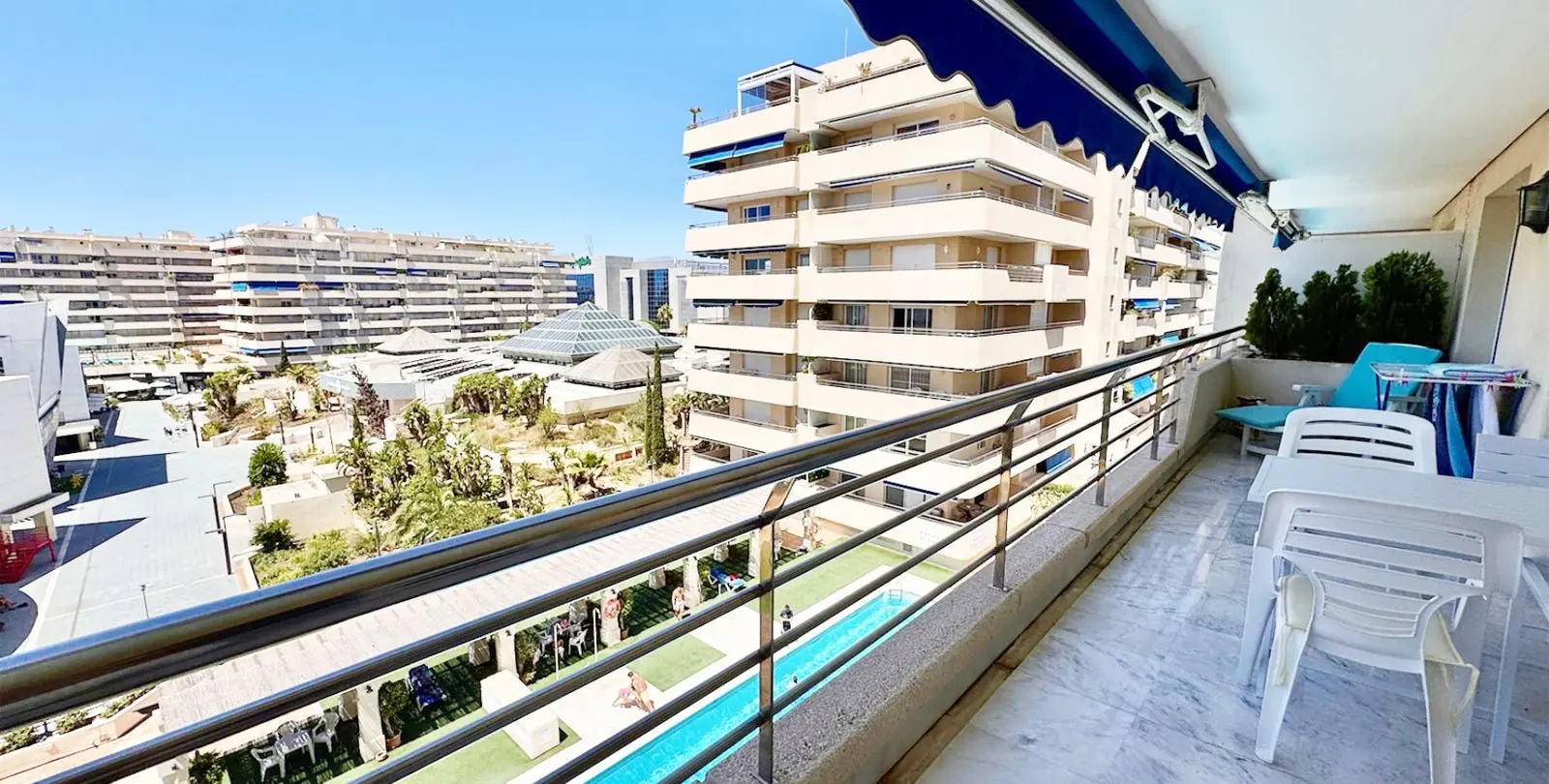 Sale of middle floor apartment in Puerto Banús 6