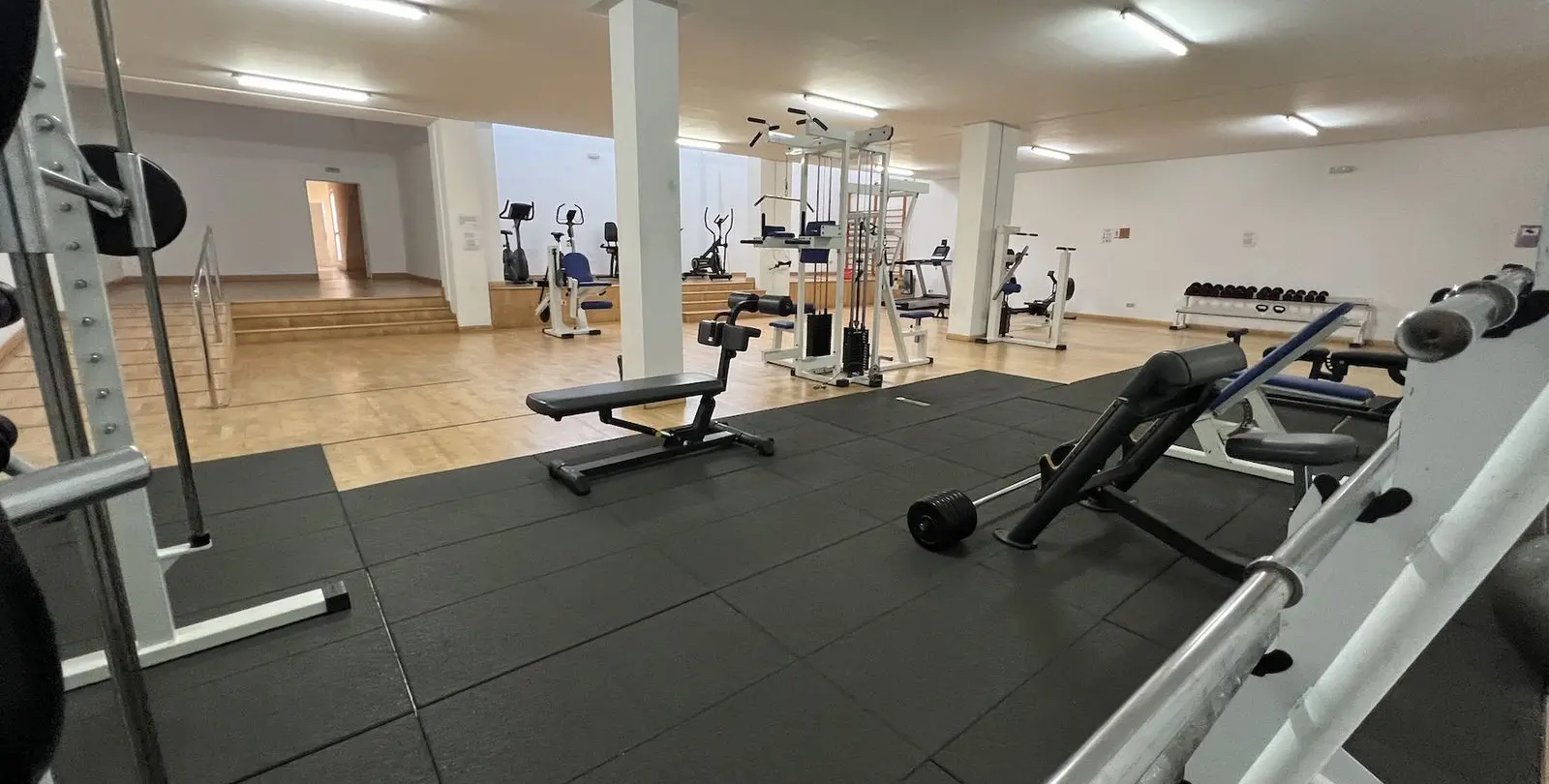 Sale of middle floor apartment in Puerto Banús 22