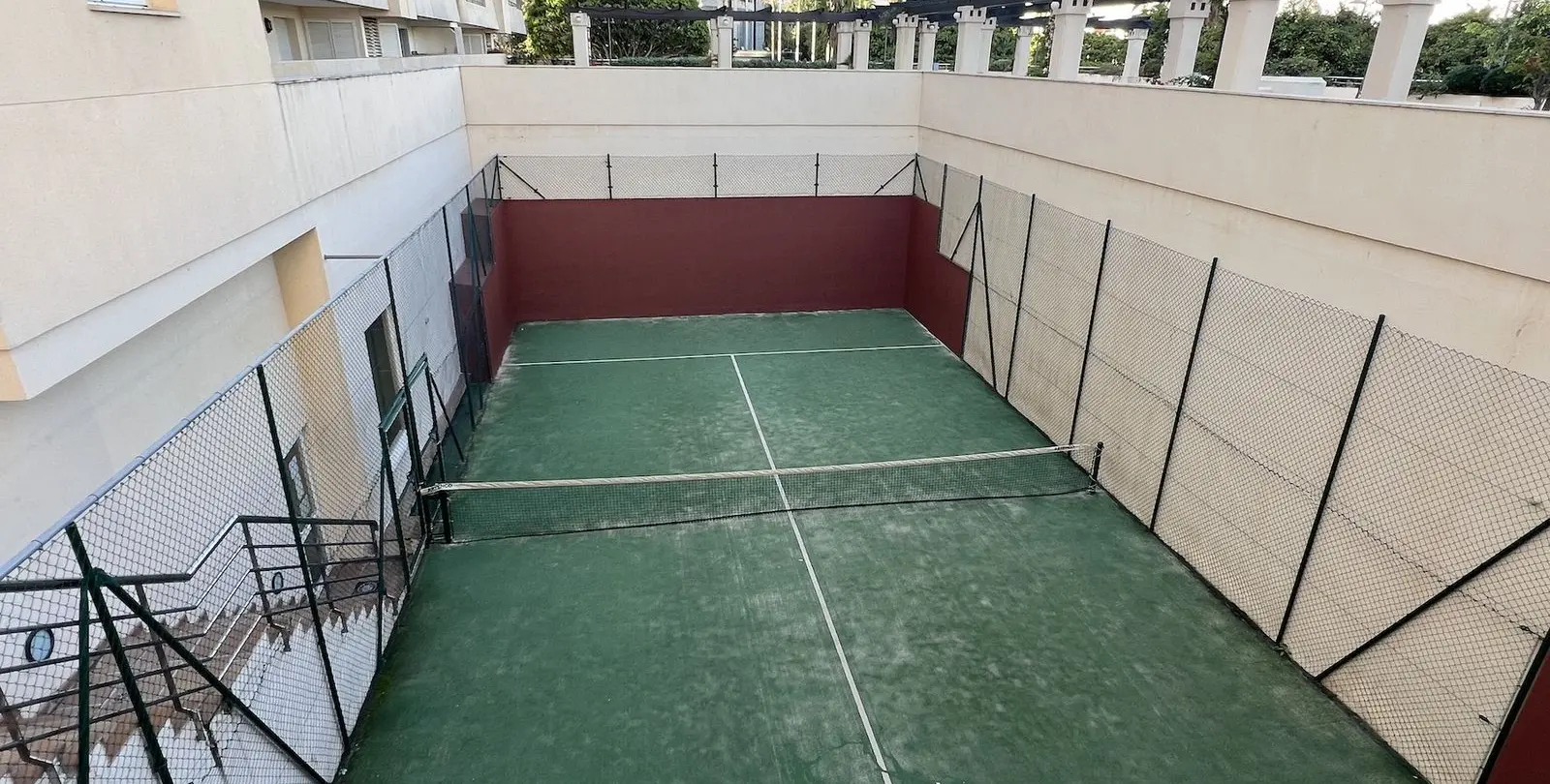 Sale of middle floor apartment in Puerto Banús 24