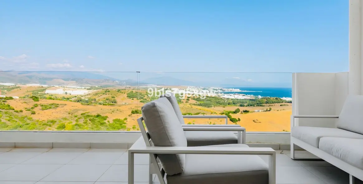 Venta de apartamento en planta media en Casares Playa 2