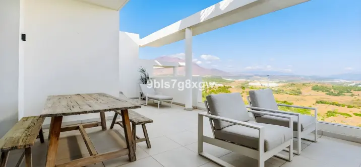 Venta de apartamento en planta media en Casares Playa 2