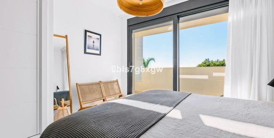 Venta de apartamento en planta media en Casares Playa 24