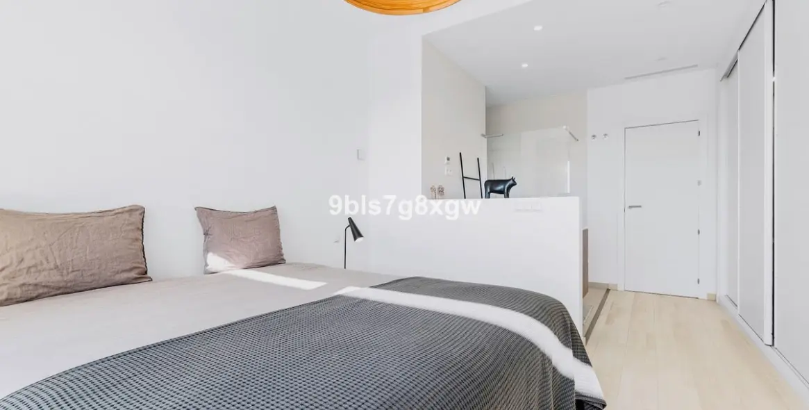 Venta de apartamento en planta media en Casares Playa 25