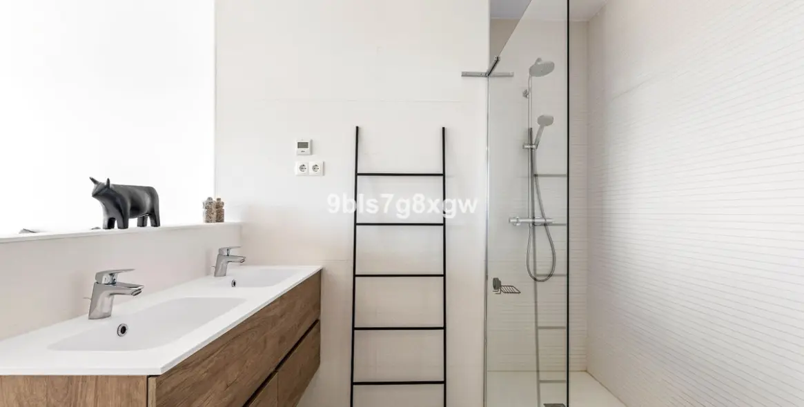 Venta de apartamento en planta media en Casares Playa 26