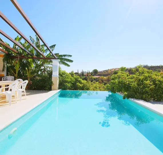 Sale of finca - cortijo in Coín