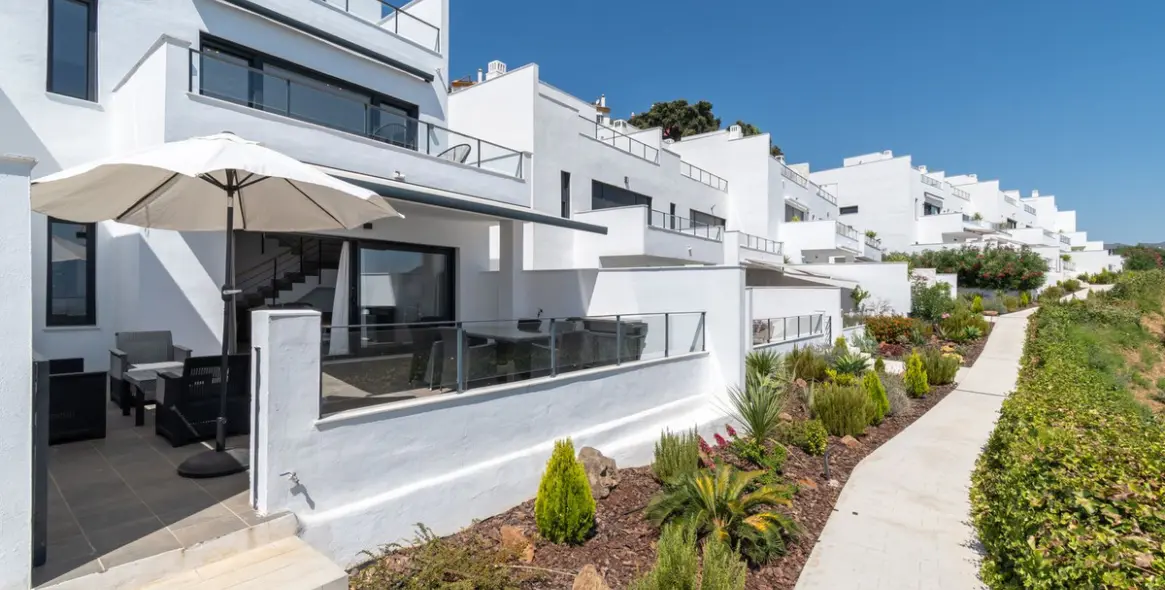 Sale of townhouse in La Mairena 2