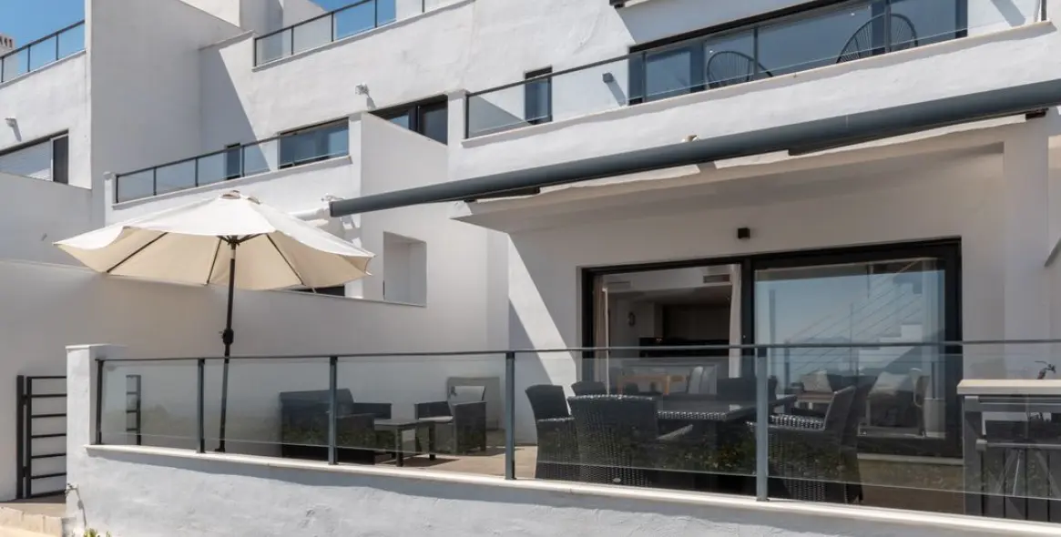 Sale of townhouse in La Mairena 3