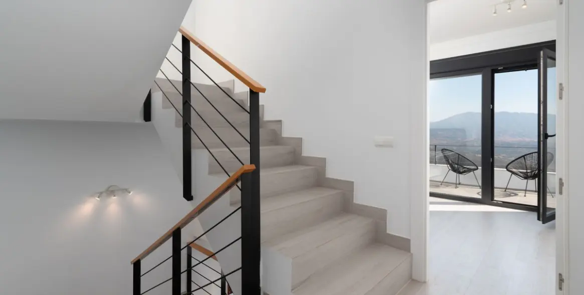 Sale of townhouse in La Mairena 5