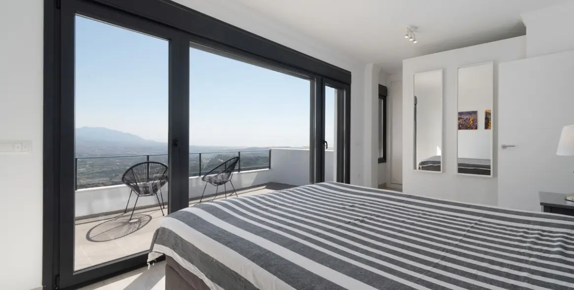 Sale of townhouse in La Mairena 10