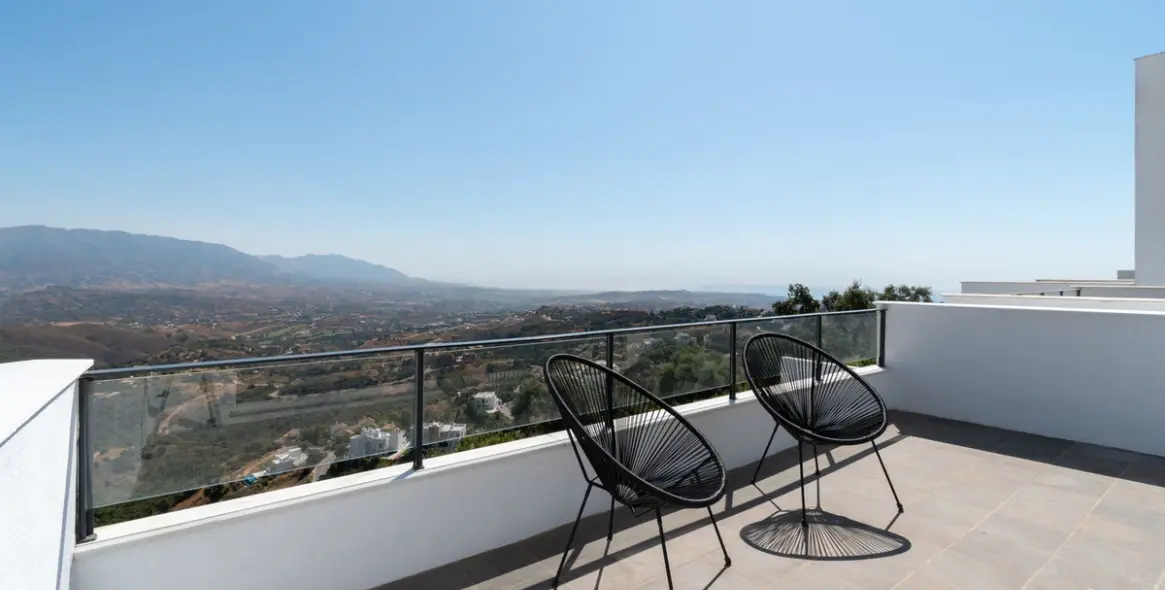 Sale of townhouse in La Mairena 11