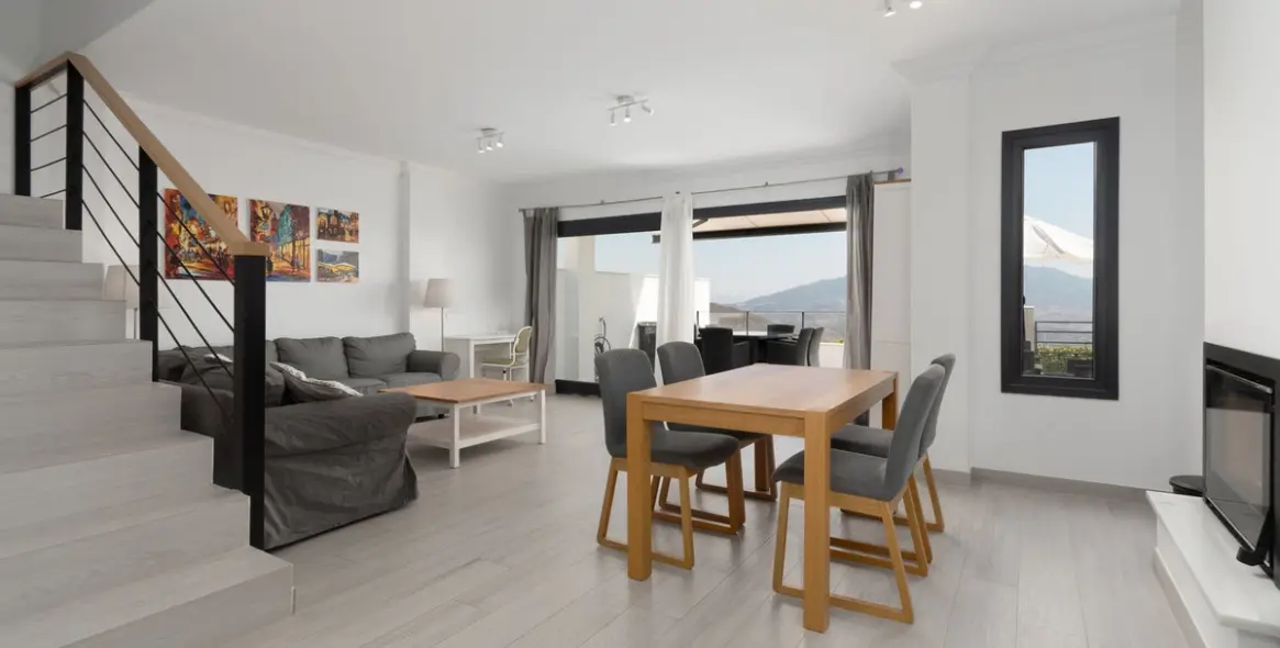 Sale of townhouse in La Mairena 19