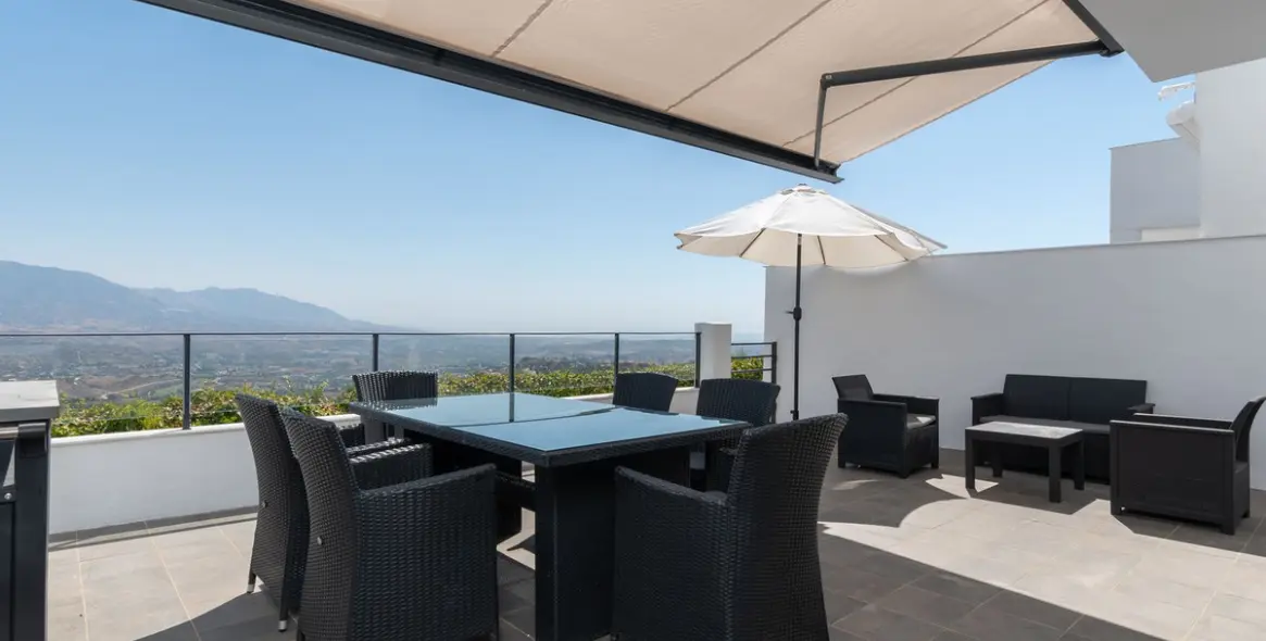 Sale of townhouse in La Mairena 26