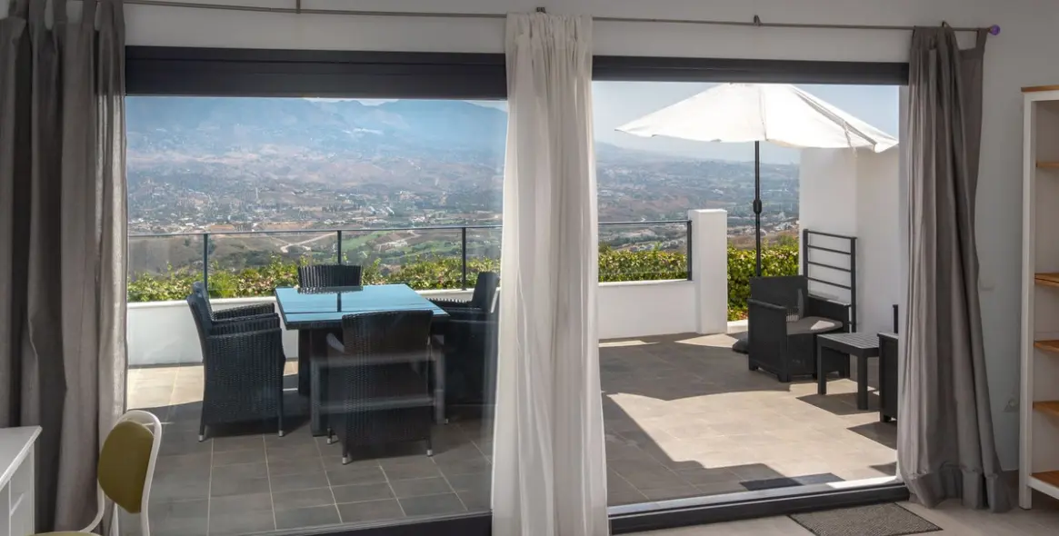 Sale of townhouse in La Mairena 27