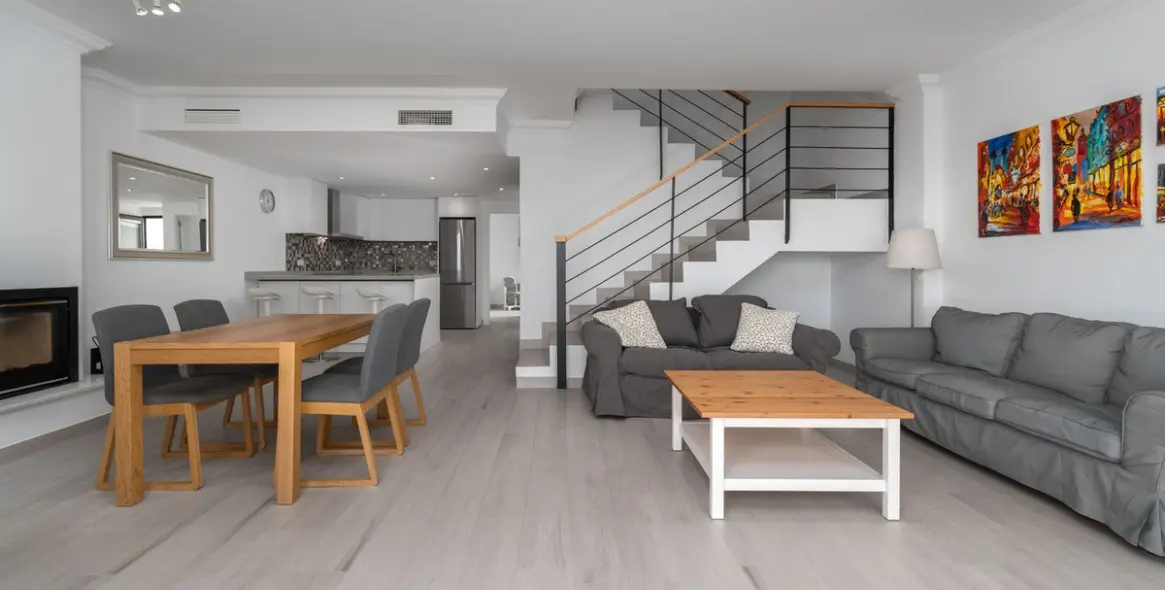 Sale of townhouse in La Mairena 28