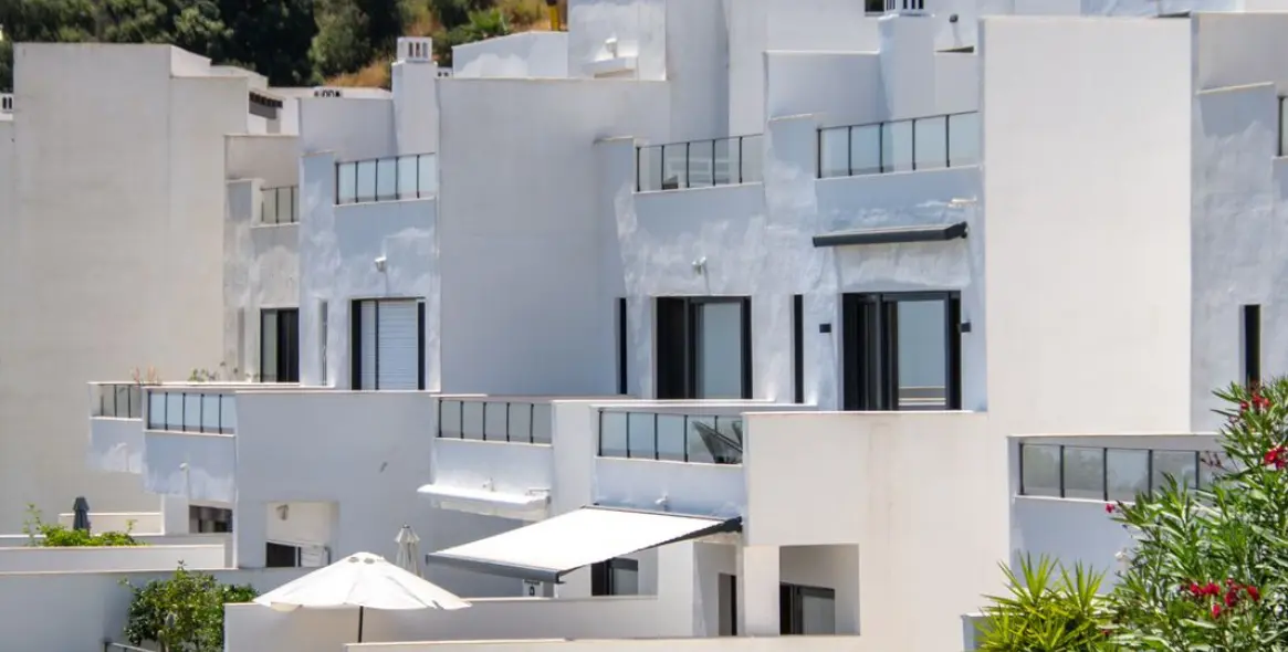 Sale of townhouse in La Mairena 33