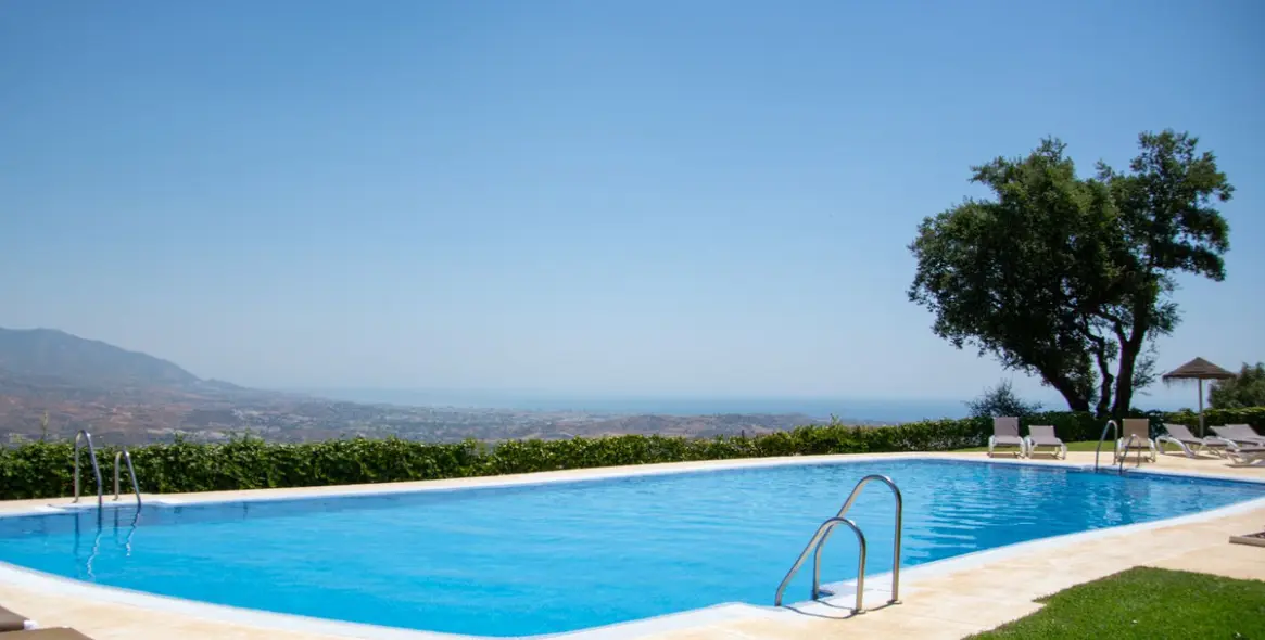 Sale of townhouse in La Mairena 35