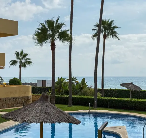 Sale of middle floor apartment in La Cala