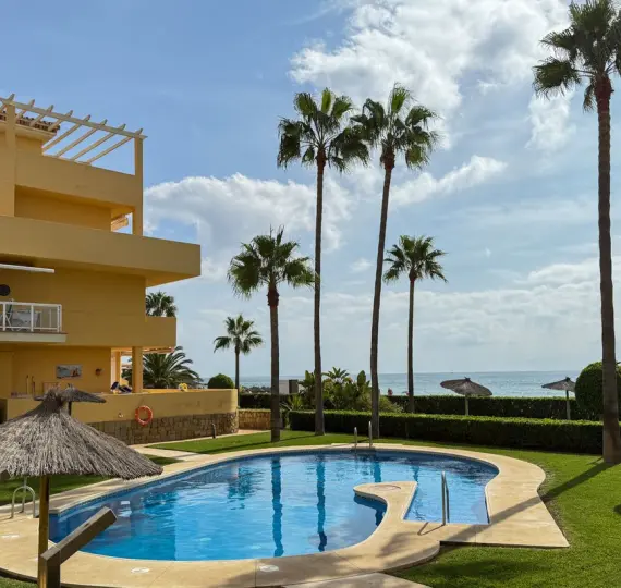 Sale of middle floor apartment in La Cala