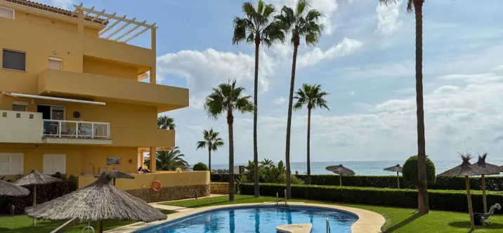 Sale of middle floor apartment in La Cala 2