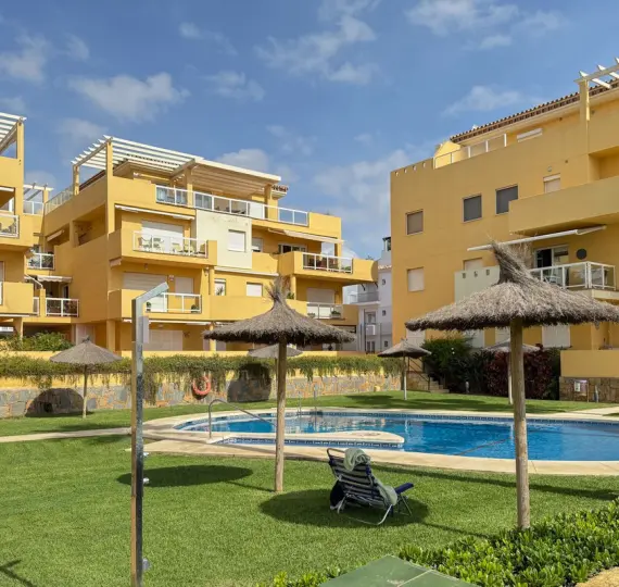 Sale of middle floor apartment in La Cala