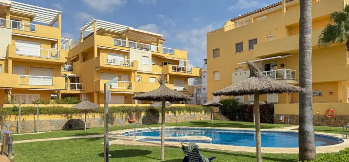 Sale of middle floor apartment in La Cala 3