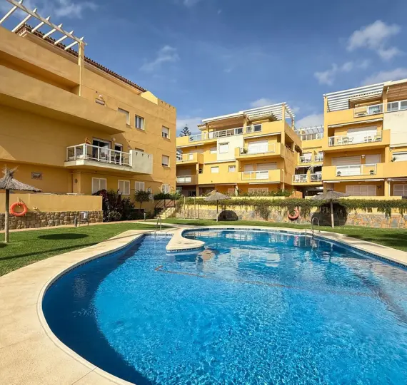Sale of middle floor apartment in La Cala