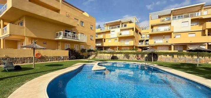Sale of middle floor apartment in La Cala 4