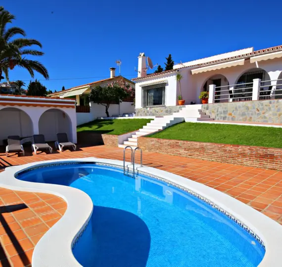 Venta de villa independiente en Caleta de Vélez