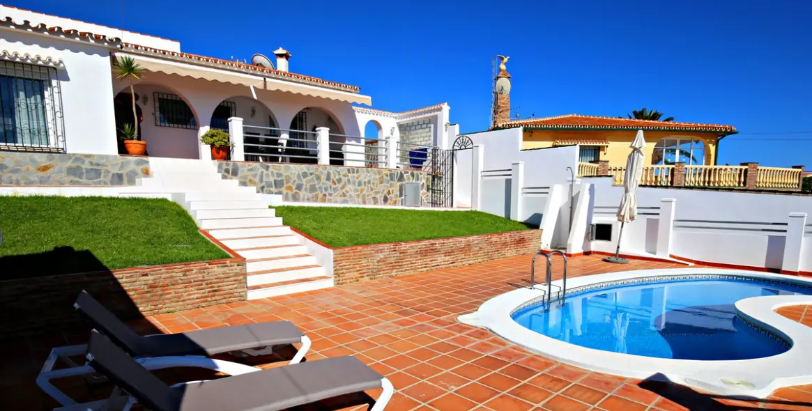 Продажа  отдельно стоящей виллы в Caleta de Vélez 4