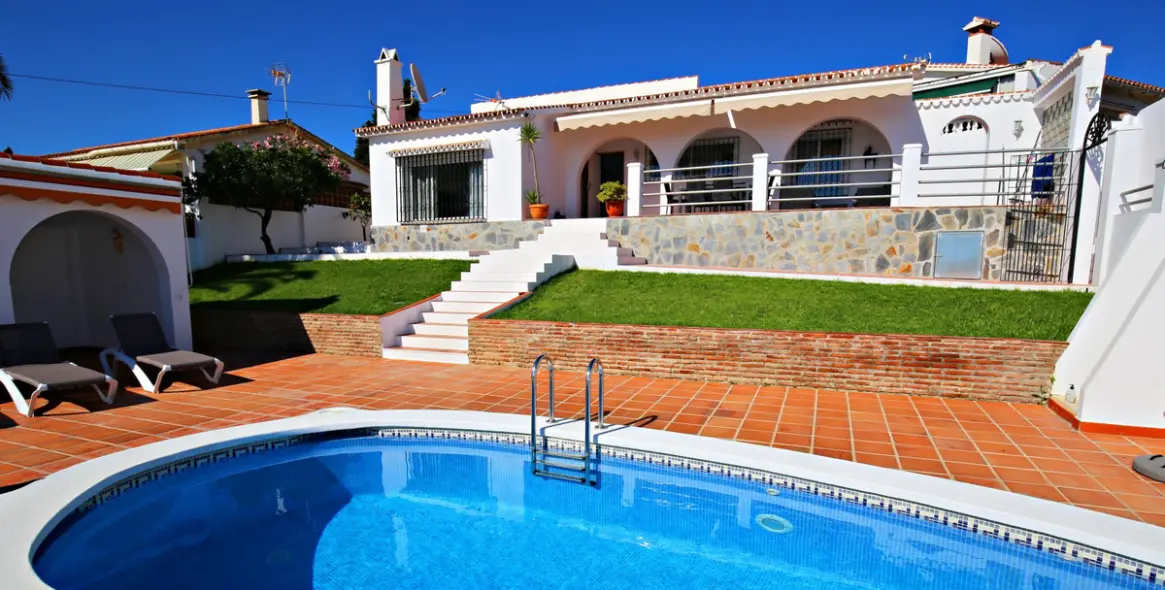 Продажа  отдельно стоящей виллы в Caleta de Vélez 5