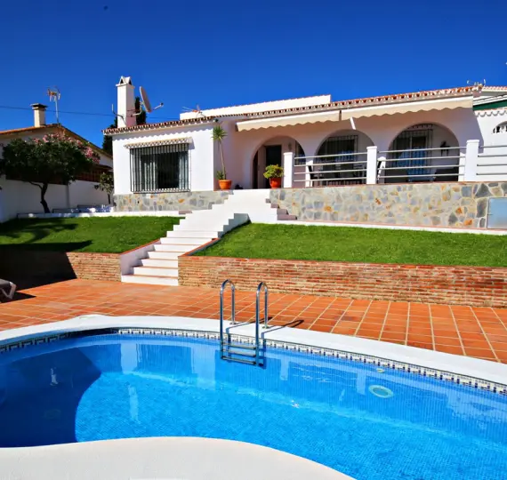 Venta de villa independiente en Caleta de Vélez