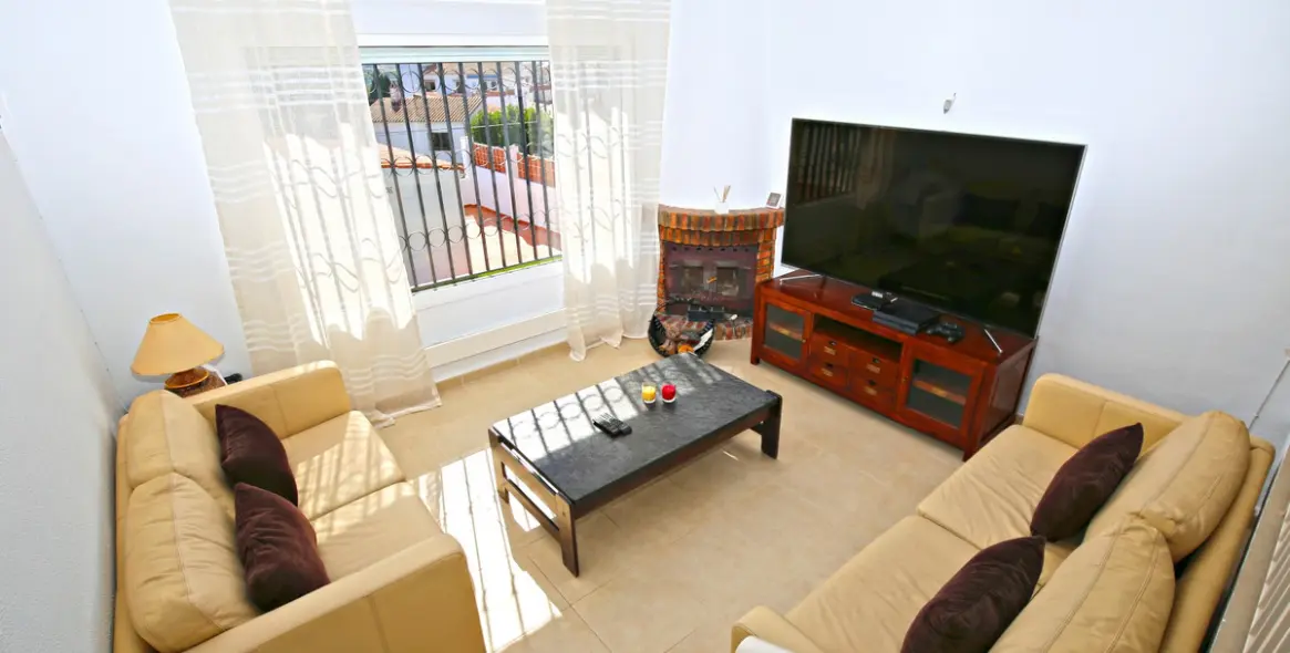 Продажа  отдельно стоящей виллы в Caleta de Vélez 10